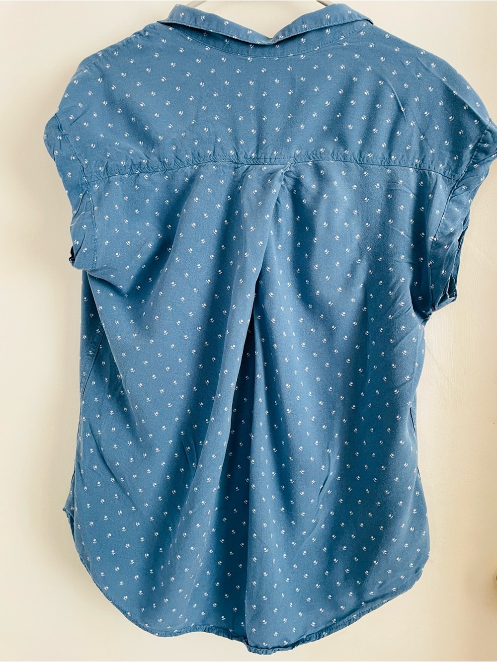 JACHS Girlfriend Blue Short-Sleeve Button-Up Blouse with Tiny White Dot Print - Picture 2 of 5